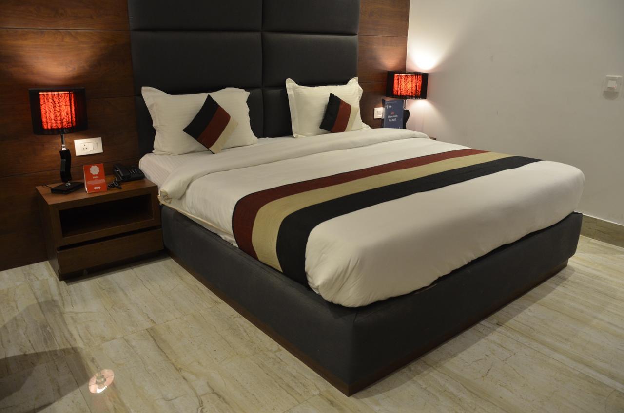 Oyo 1358 Hotel Crossroad Лакхнау Экстерьер фото