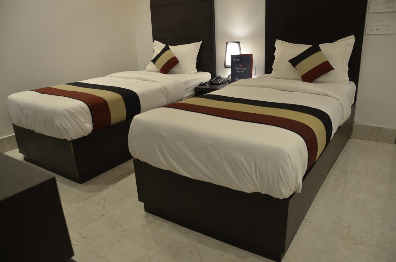 Oyo 1358 Hotel Crossroad Лакхнау Экстерьер фото