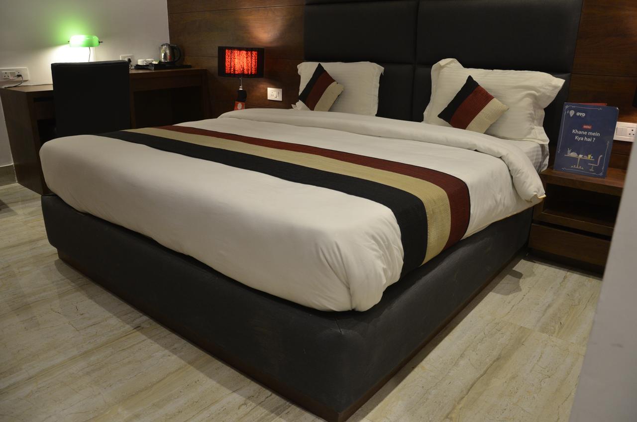 Oyo 1358 Hotel Crossroad Лакхнау Экстерьер фото