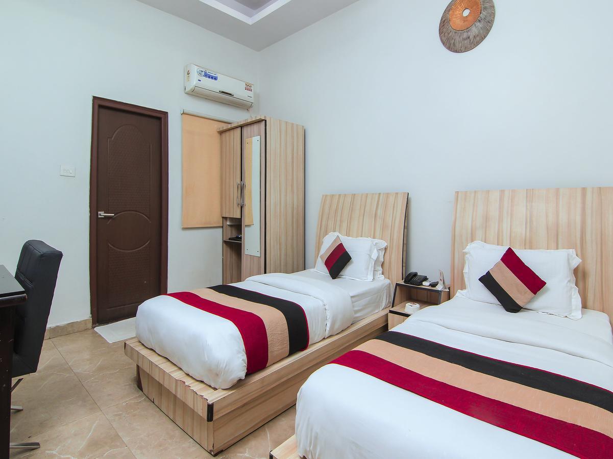 Oyo 1358 Hotel Crossroad Лакхнау Экстерьер фото