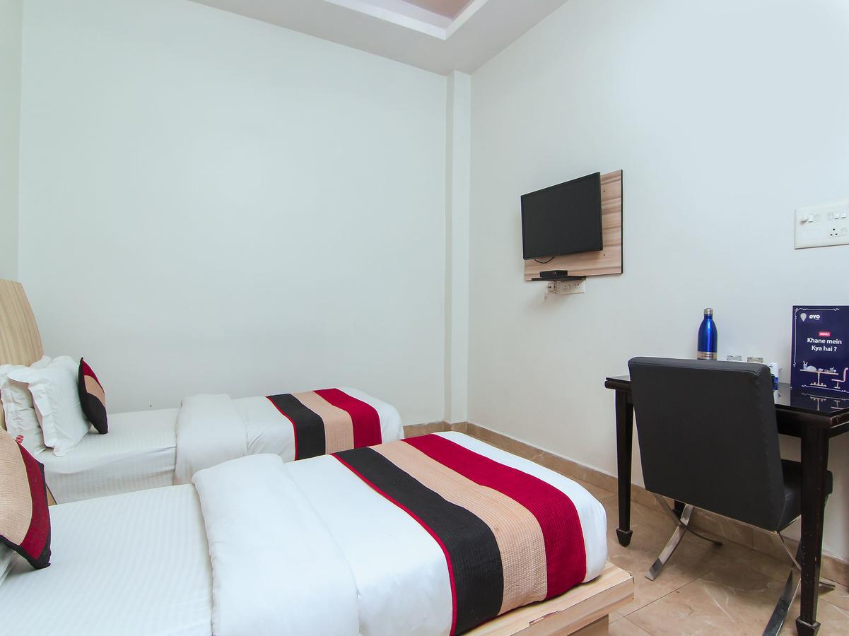 Oyo 1358 Hotel Crossroad Лакхнау Экстерьер фото