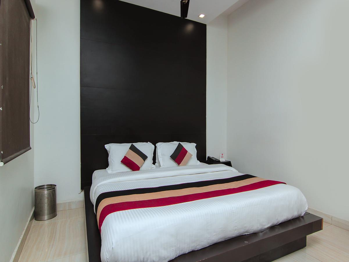 Oyo 1358 Hotel Crossroad Лакхнау Экстерьер фото