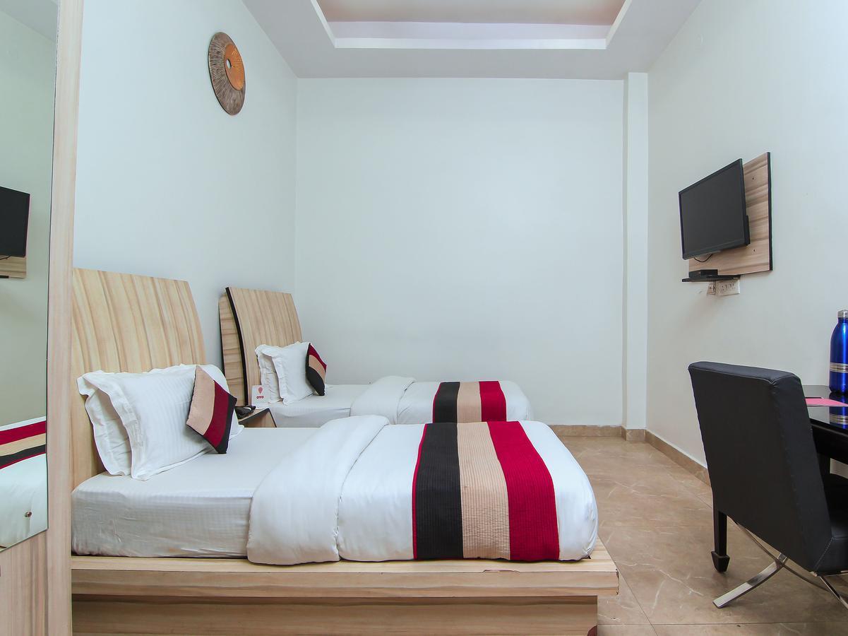 Oyo 1358 Hotel Crossroad Лакхнау Экстерьер фото