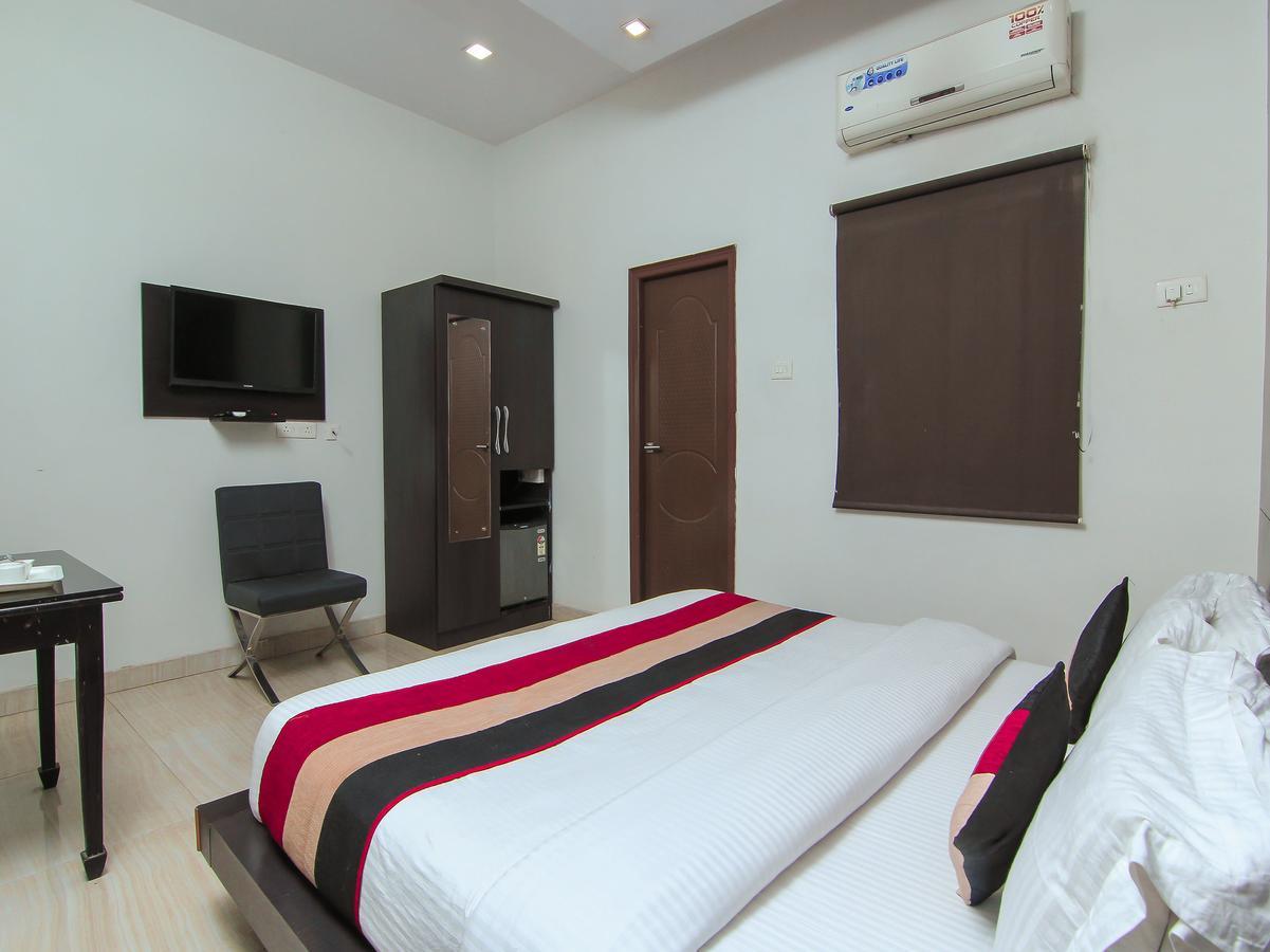 Oyo 1358 Hotel Crossroad Лакхнау Экстерьер фото