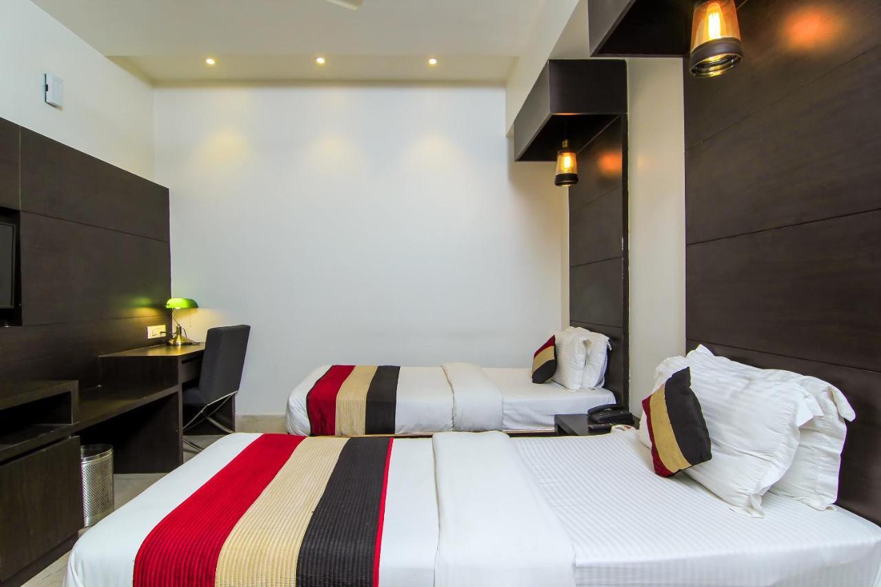 Oyo 1358 Hotel Crossroad Лакхнау Экстерьер фото