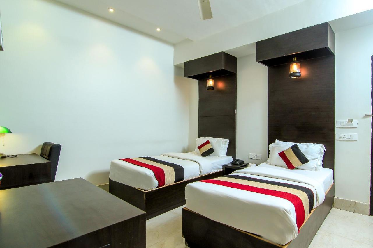 Oyo 1358 Hotel Crossroad Лакхнау Экстерьер фото