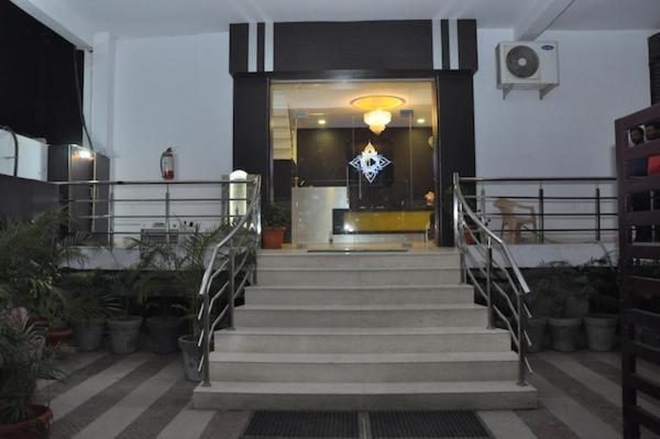 Oyo 1358 Hotel Crossroad Лакхнау Экстерьер фото